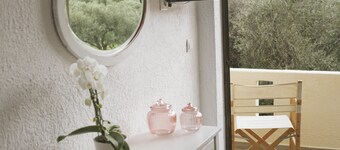 Elounda George Studios