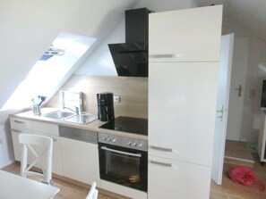 Fridge, dishwasher, coffee/tea maker, electric kettle
