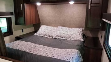 1 bedroom, bed sheets