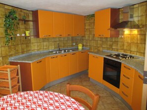 Frigorífic, microones, forn i placa de cuina