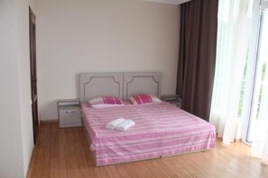 Room - Enjoy Now (Batumi)