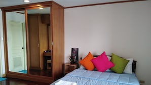 2 Bedrooms Apartment
