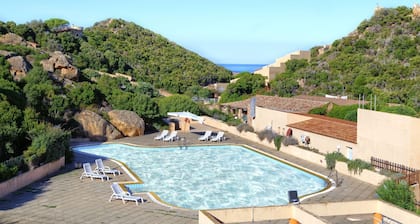 Paradiso Pool Apartments: Elegant Two-Bedroom with Pool Access