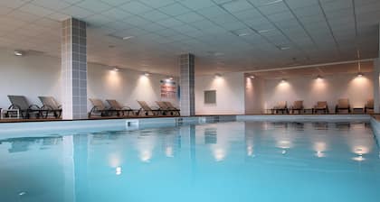 Appartement moderne isolé avec accès au sauna et à la piscine!