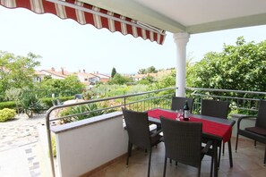 Outdoor dining - Apartment Bach - exclusive and in a prime location of Porec in only 300 m on the Adriatic vacation (Poreč)