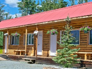 Sun deck - Stardust Motel (Haines Junction)
