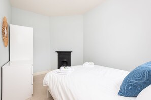 2 dormitorios, tabla de planchar con plancha, wifi gratis y ropa de cama