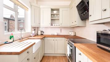 Kühlschrank, Mikrowelle, Ofen, Toaster