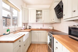 Réfrigérateur, micro-ondes, four, grille-pain