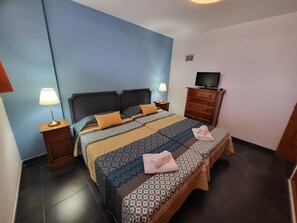 1 slaapkamer, een strijkplank/strijkijzer, gratis wifi, beddengoed