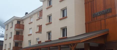 المنشأة من الخارج