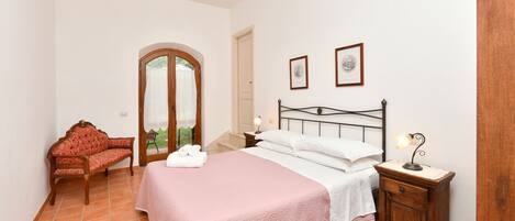 2 bedrooms, iron/ironing board, WiFi (free), bed sheets