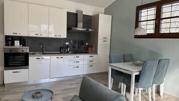 KĂŒhlschrank, Ofen, Herdplatte, GeschirrspĂŒler