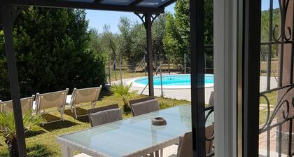 charmante maison de campagne entiÚrement rénovée, grand jardin, endroit isolé