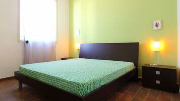 3 bedrooms, iron/ironing board, travel cot, WiFi