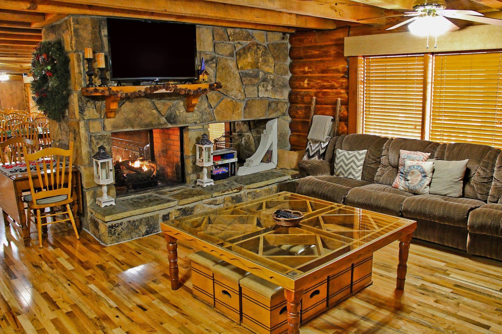 Roku TV/DVD/Cable, free WIFI, and gas fireplace (available Oct through Apr). 