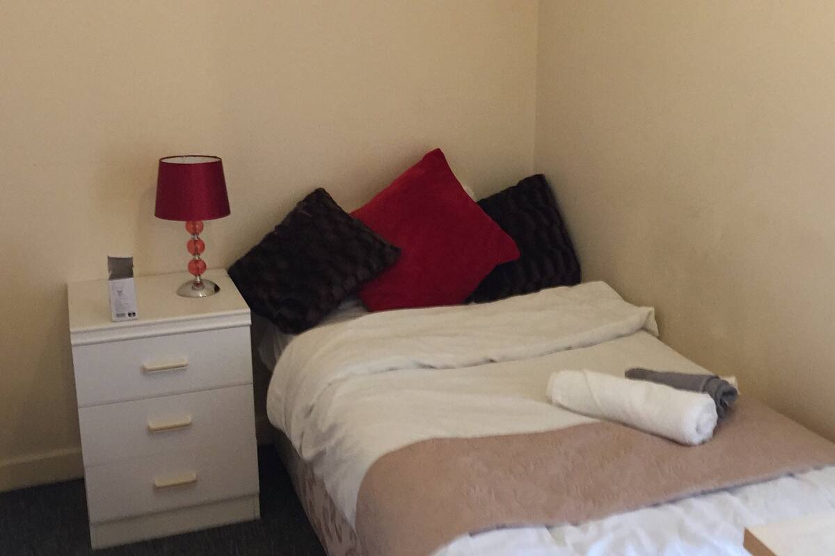 Single Room, Shared Bathroom | WiFi (free)