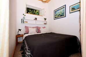 2 bedrooms, WiFi, bed sheets - Beautiful beach house - your dream vacation right by the sea! (Seget Vranjica)