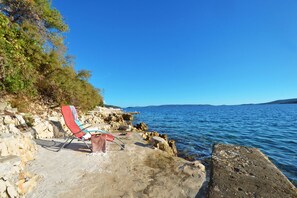 Beach nearby - Beautiful beach house - your dream vacation right by the sea! (Seget Vranjica)