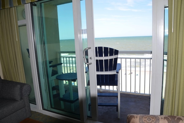 Ocean Breezes/Sounds fill the Condo