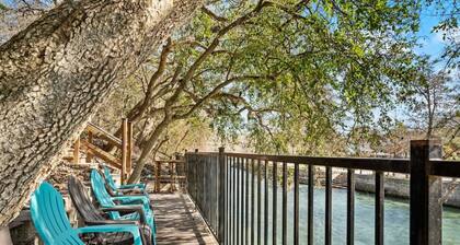 Haus w / yksityinen Comal-joen pääsy ja suuri ulkoterassi! NB: n sydämessä!