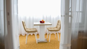 Studio Économique, vue cour intérieure (3) | Vue de la chambre