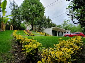 ด้านหน้าที่พัก