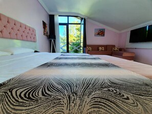 Deluxe Triple Room, Multiple Beds, Mountain View