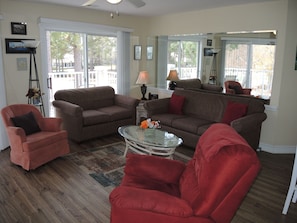 Living area - Excellent Condo to relax in for couples or small families! (Calabash)