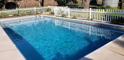 Secluded farmstay with pool and fireplace...the Guesthouse at Sunny Ridge Farm