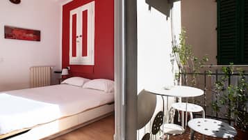 1 habitación, tabla de planchar con plancha, wifi y ropa de cama