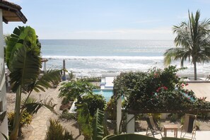 尊荣开间套房, 1 张特大床, 厨房, 海洋景观 | 沙滩/海  景