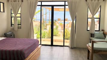 Kamar Double Deluks, 1 Tempat Tidur Queen, pemandangan laut (No Air conditioning) | Pemandangan dari kamar