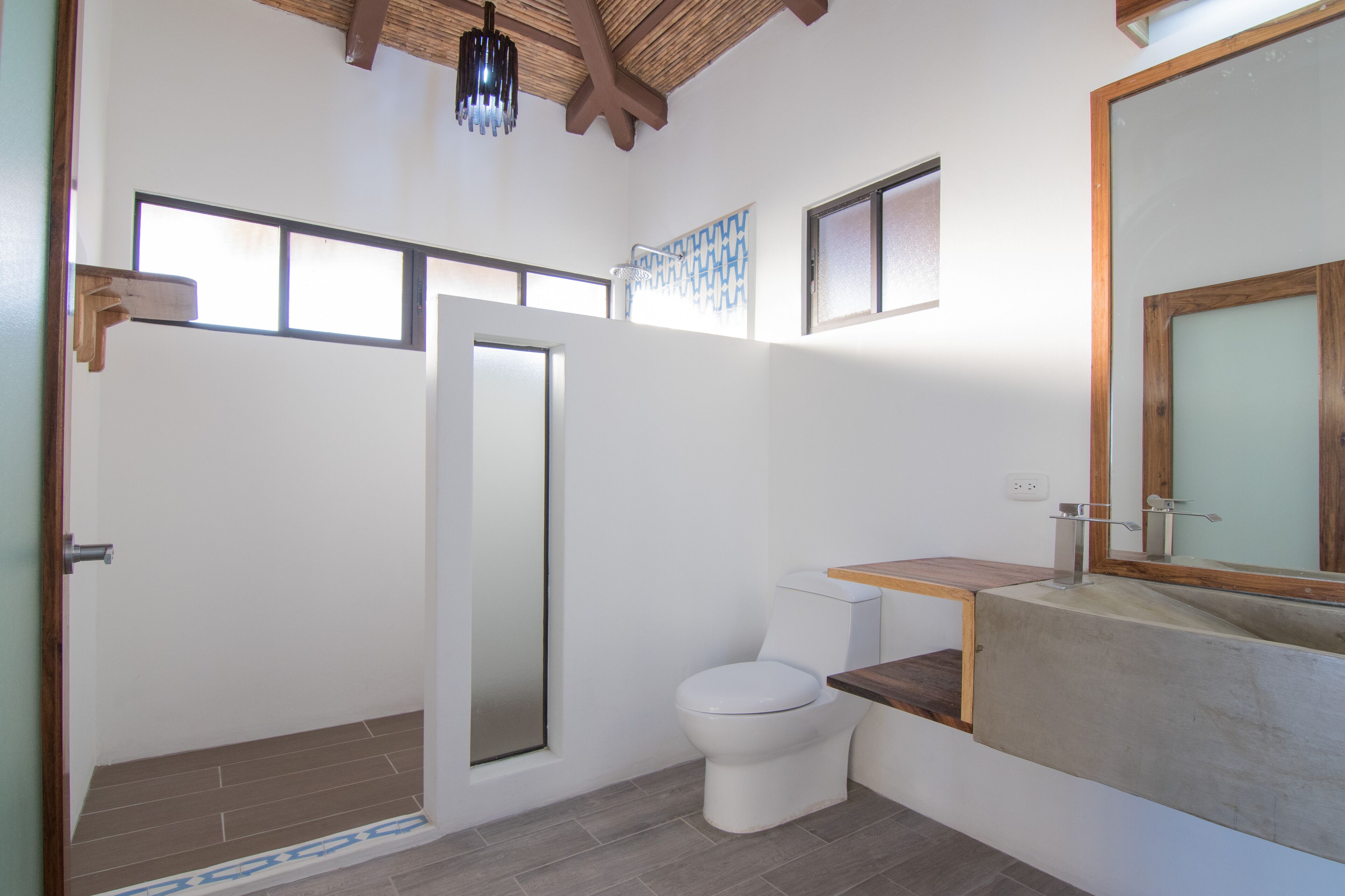 shower, rainfall showerhead, free toiletries, hair dryer