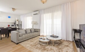 TV - Beachfront Villa Deep Blue with Pool II (Trogir)