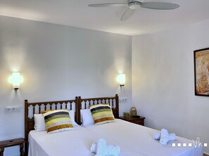 3 makuuhuonetta, silitysrauta/-lauta, ilmainen Wi-Fi, vuodevaatteet