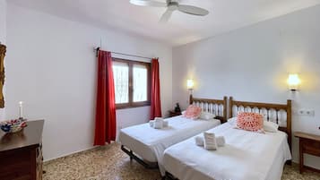 3 bedrooms, iron/ironing board, free WiFi, bed sheets