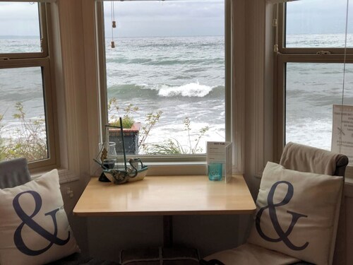 Beachfront duplex Cottage