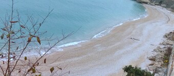  APARTMENT Villa Carol Meren ja vuorten välissä