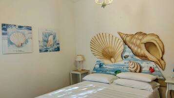 2 bedrooms, desk, iron/ironing board, WiFi