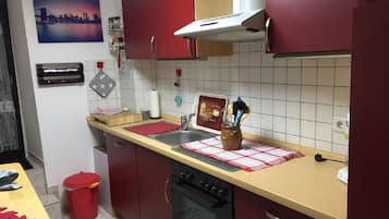 Kühlschrank, Mikrowelle, Ofen, Geschirrspüler