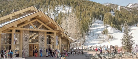 المنشأة من الخارج