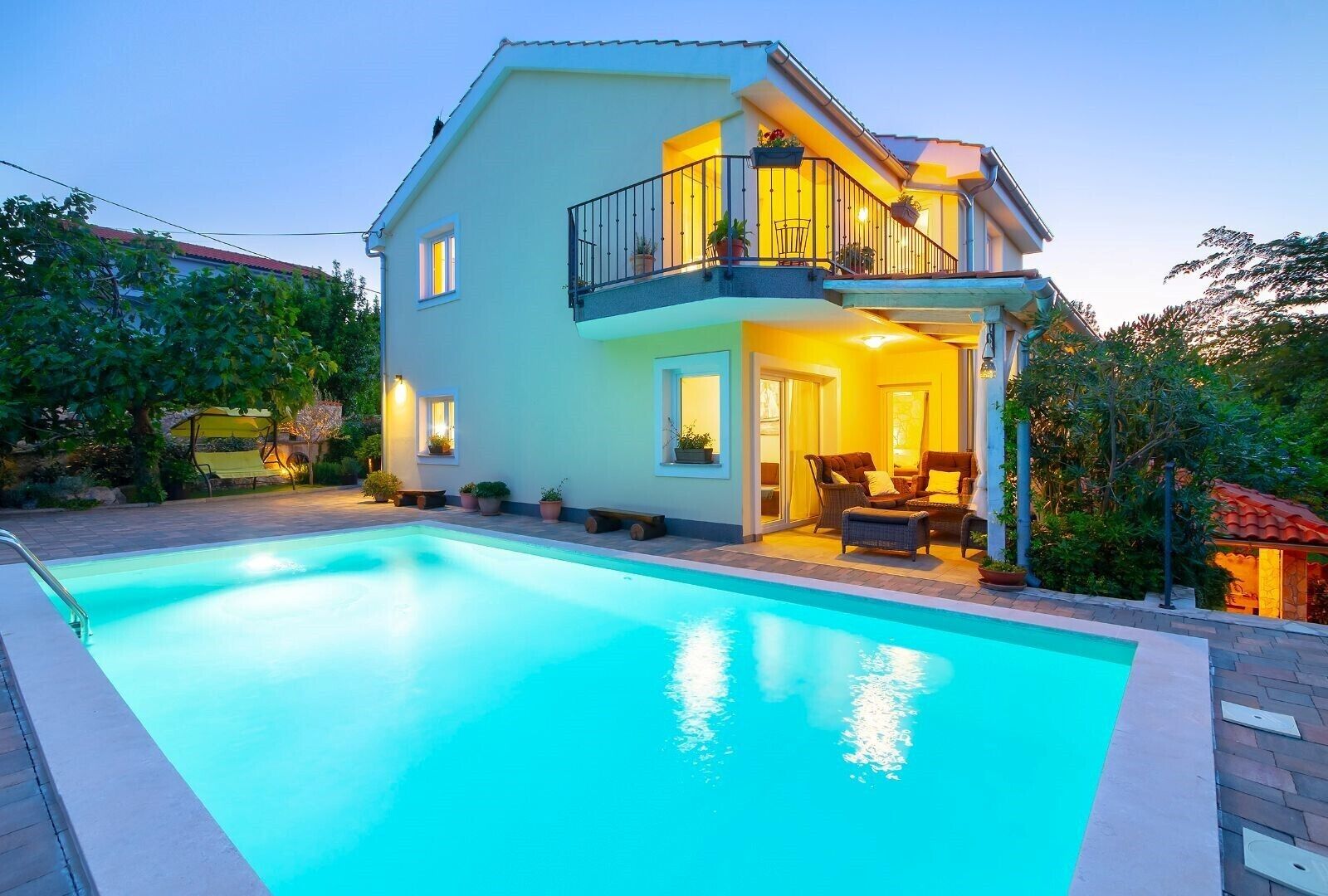 Een verwarmd zwembad