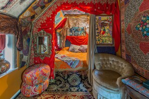 3 多间卧室、办公桌、免费 WiFi、床单