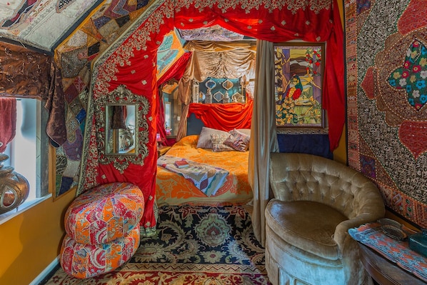 3 bedrooms, desk, free WiFi, bed sheets