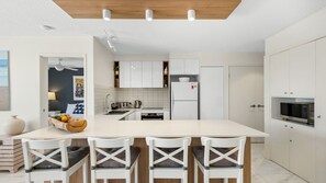 Fridge, oven, stovetop, dishwasher
