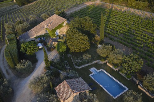 Peace and tranquility for 2 in the heart of Provence.