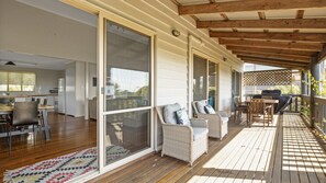 Outdoor dining - Seascape - 37 Gouldian Court (PEREGIAN BEACH)