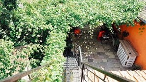 A covered outdoor area with a metal staircase leading to a lower level. - Funky Mamaliga Hostel (Chisinau)