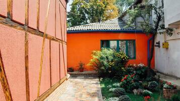 Shared Dormitory, Mixed Dorm, Garden View (8 beds) | Garden view